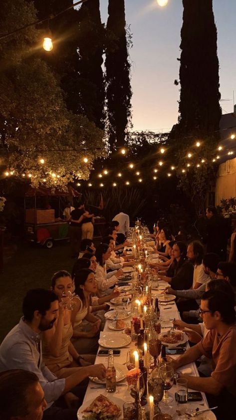 Rustic Wedding decorations on a budget that looks so elegant - Hike n Dip Moody Outdoor Dinner Party, Outdoor Dinner Party Wedding, Fun Outdoor Wedding Ideas, Evening Dinner Party Outside, Outside Wedding Aesthetic, Wedding Under 100 People, Outdoor Dinner Wedding, Chill Backyard Wedding, Courtyard Dinner Party