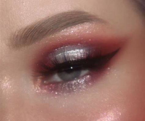 Red Silver Eyeshadow, Maroon Hoco Makeup, Red Silver Eye Makeup, Red Glittery Eye Makeup, Maroon And Silver Makeup, Burgundy And Silver Makeup, Dark Red Eye Makeup Looks, Red Eye Makeup Blue Eyes, Silver Red Makeup