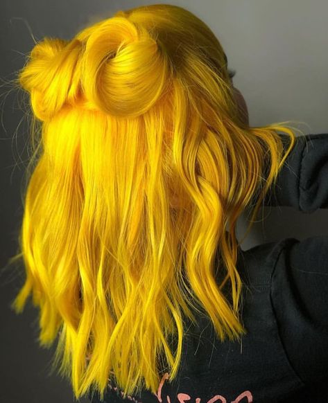 Yellow Hair Color, Hair Yellow, Neon Hair, Pulp Riot, Hair Things, Hair Artist, Colour Ideas, Glam Squad, Hair Color Blue