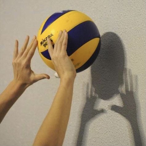 Shoyo Hinata / Haikyuu / aesthetics Volleyball Photography, Volleyball Set, Volleyball Wallpaper, Volleyball Photos, Volleyball Inspiration, Volleyball Tips, Minako Aino, Sport Volleyball, Volleyball Pictures