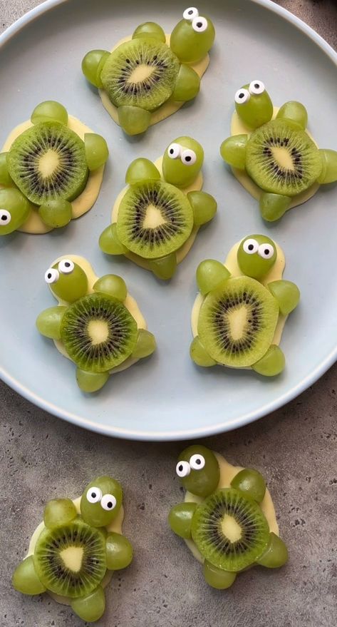 Kiwi Turtle, Vbs Snacks, Mermaid Food, Pretty Fruit, Fruit Platter Designs, Fruit Animals, Food Art For Kids, Amazing Food Decoration, Holiday Club