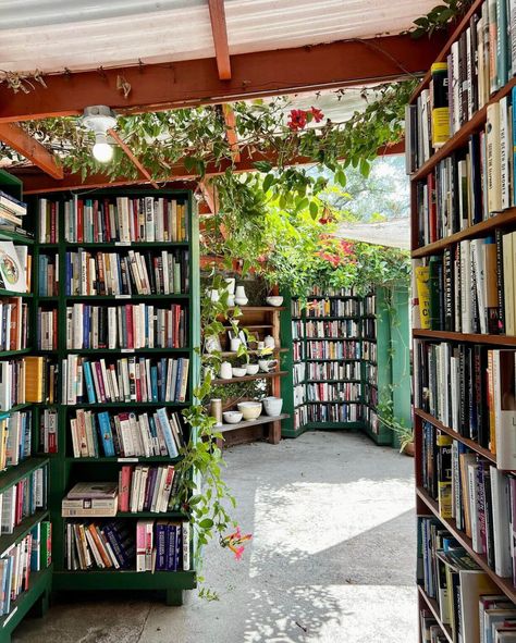 Museum Bookstore Aesthetic, Bookstore With Cafe, Greenhouse Coffee Shop, Cafe Bookstore Aesthetic, Greenhouse Library, Bookstore Wedding, Outdoor Library, Bookshop Café, Books And Plants