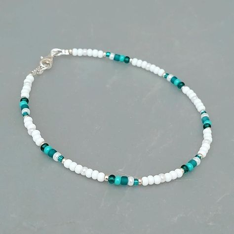 "This turquoise seed bead anklet has been lovingly made using glass Miyuki, Matsuno and Preciosa seed beads. The beads used in this design are 3mm and 2mm.  Threaded in a pattern which has a real beachy look, and takes your thoughts to the ocean and summer holidays. Available with silver or gold 2mm Miyuki seed beads to highlight. Threaded on strong stainless steel 7 strand Tiger Tail wire and finished with silver/gold plated wire guardians and a lobster clasp, making it easy to put on & take off. With an optional 2\" silver/gold plated extender chain so you can wear the anklet to sit where you feel most comfortable. I make these in various sizes in order to fit perfectly for each individual. 20.5cm/8\" Ladies Small 23cm/9\" Ladies Standard 25.5cm/10\" Ladies Large 28cm/11\" Ladies Extra L Braclets Ideas Seed Beads, Glass Bead Anklet Ideas, Seabeads Bracelets, Glass Beaded Bracelet Ideas, How To Make Anklets With Beads, Bracelet Patterns Glass Beads, Bracelet Inspo Seed Beads, Seed Bead Ideas Diy, Beaded Summer Bracelets