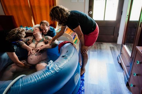 Mom laboring in birth pool in the comfort of her own home surrounded by her family and local midwife. Autumn Hutton is a New Orleans birth and lifestyle photographer specializing in parenthood photo sessions and birth documentation. Picayune Mississippi, Home Birth Photography, Birth Pool, Water Birth, Birth Photographer, Black Fathers, Birth Labor, Home Birth, Birth Photography