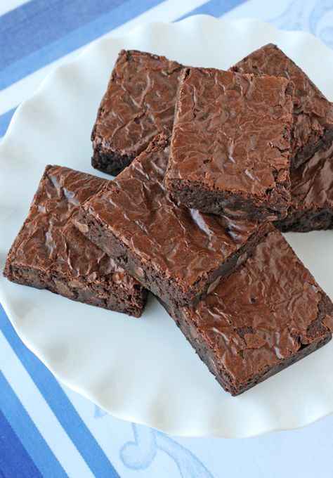 Perfect Homemade Brownie Recipe - by Glorious Treats Beaux Desserts, Brownies Recipe Homemade, Torte Cupcake, Delicious Brownies, Homemade Brownies, Cupcake Cake, Yummy Sweets, Betty Crocker, Chocolate Brownies