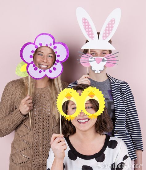 Our Easter photo booth kit will entertain guests of all ages! Photo Booths Ideas, Brunch Photography, Booths Ideas, Easter Photo Booth, Brunch Decorations, Easter Kindergarten, Easter Craft Projects, Brunch Decor, Family Brunch