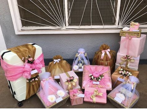 Engagement dowry gift items wrapped in pink snd gold theme. African Inspired Wedding, Engagement Box, Nigerian Traditional Wedding, Bridal Gift Wrapping Ideas, Wedding Gift Wrapping, Diy Tray, Lace Gown Styles, Gold Theme, African Wedding