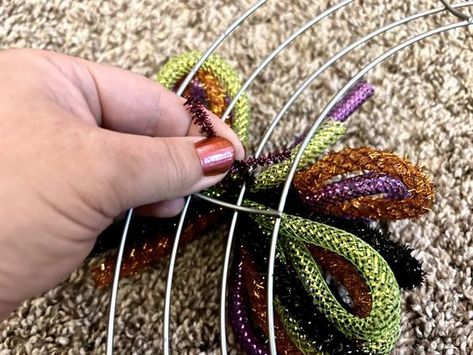 Halloween Mesh Wreaths Diy How To Make, Mesh Tube Wreath Tutorial, Mesh Tubing Wreath Tutorial, Tube Mesh Ideas, Mesh Tubing Wreaths, Deco Mesh Tubing Wreath, Dollar Tree Mesh Tube Wreath Diy, Dollar Tree Mesh Tube Ideas, Tube Mesh Wreath