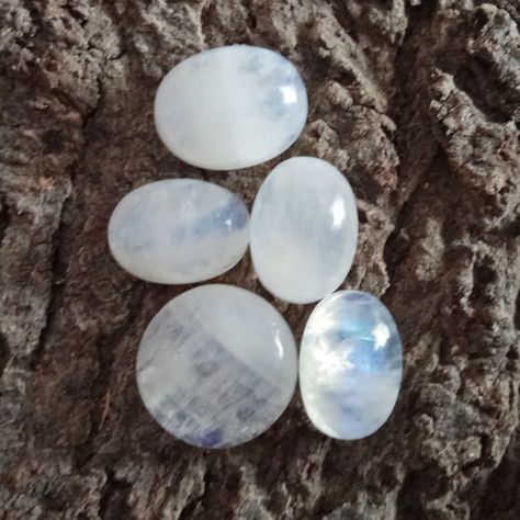 Color Magick, Gifts For Lover, Moon Rocks, Vintage Diamond Jewelry, Moon Rock, Geek Jewelry, Cats Eye Stone, Moonstone Crystal, Crystal Magic