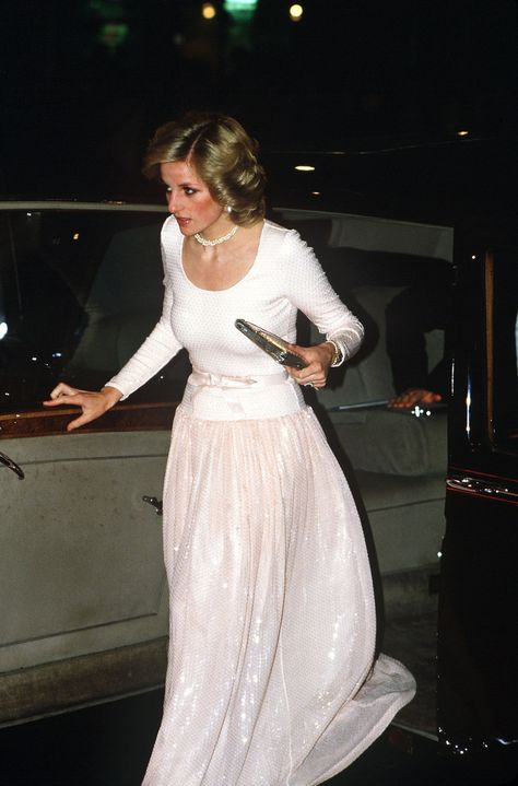 Princess Diana Dresses, Prins William, Prinz Charles, Princess Diana Fashion, Princess Diana Family, Prinz William, Sophie Marceau, Style Royal, Diana Fashion