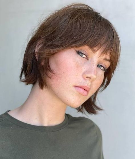 Banged Bob, How To Style Short Hair, Long Layers With Bangs, Natural Dark Blonde, Style Short Hair, Line Bob Haircut, Short Wavy Bob, Thick Wavy Hair, Shaggy Haircuts