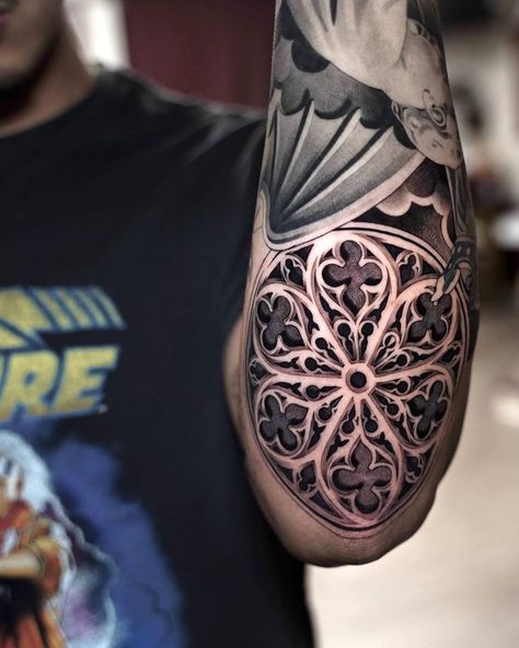 ⚒ #bryanvargas Rose Cathedral Tattoo, Rose Window Tattoo, Cathedral Tattoo, Messi Tattoo, Back Of Leg Tattoos, Gotik Tattoo, Mangas Tattoo, Filigree Tattoo, Mary Tattoo