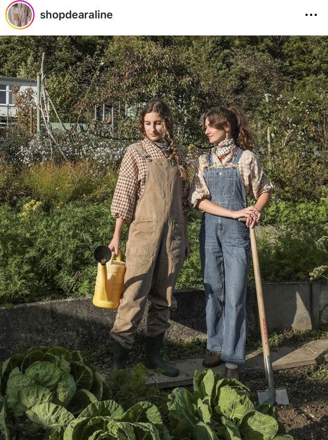 Farm Fashion Aesthetic, Winter Gardening Outfit, Rural Outfit Style, Vintage Gardening Clothes, Field Outfit Women, Farmer Core Outfit, Female Farmer Outfit, English Countryside Aesthetic Fashion, Farmer Outfit Aesthetic