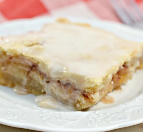 Flaky Apple Pie Bars - Sweet Pea's Kitchen Classic Apple Pie Recipe, Apple Slice Recipe, Pie Bar Recipes, Apple Pie Bars, Apple Bars, Slab Pie, Classic Apple Pie, Pie Bars, Fruity Desserts