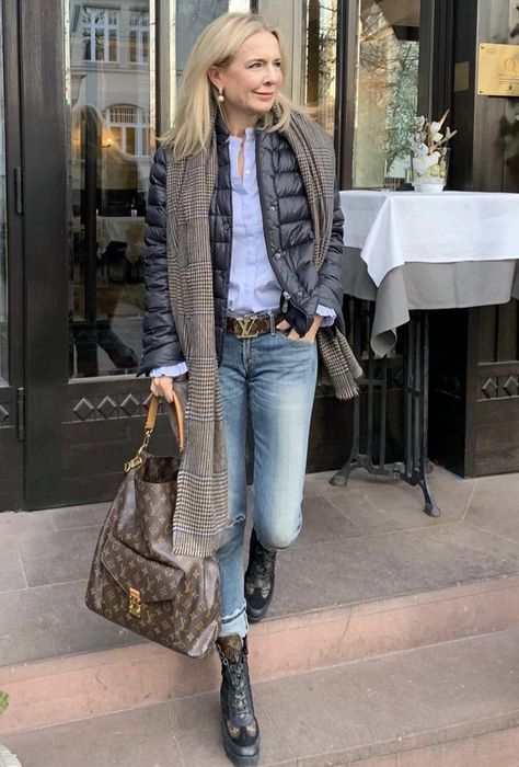 38 Best Outfits for Petite Women Over 50 in 2021 Louis Vuitton Boots Women, Louis Vuitton Outfits Women Casual, Casual End Of Summer Outfit, Louis Vuitton Boots Outfit Ideas, Louis Vuitton Boots Outfit, Louis Vuitton Street Style, Mode Over 50, Outfit For Petite Women, Outfits For Petite