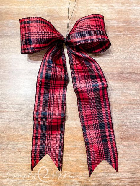 Grab your favorite wired ribbon and learn how to make an easy Christmas bow in minutes with our step by step directions. Plaid ribbon spruces up old window swags for an updated modern look. Simple tutorial shows you how to make bows in minutes. No stress and twisting ribbon. Just cut pieces and put together in a few easy step. Bows look great on Christmas décor, gifts and more. Different styles of ribbon creates a completely new look for your home décor. DIY crafts are fun and simple. Outdoor Garland, Christmas Bows Diy, Diy Project Ideas, Christmas Wreath Bows, Homemade Bows, Easy Christmas Wreaths, Christmas Tree Bows, Bows Diy Ribbon, Diy Bows