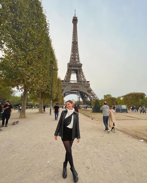 eiffel tower, eiffel tower photo inspo, paris, paris aesthetic, mini skirt style, sweater weather, leather jacket outfit, chelsea boots outfit, chunky boots, crossbody, france, european, fall vibes, european fall, autumn outfit, fall outfit inspiration, black tights outfit, european street style, paris street style, natural makeup, claw clip style, european pictures, layered outfit, pose ideas, fall outfit skirt, neutral outfits Paris Outfits October 2024, France Outfits Autumn, Eiffel Tower Winter Outfits, Paris Outfit Ideas November, Paris Outfits Rainy Day, Cold Paris Outfit, Paris Outfit Ideas October, Paris November Fashion, Paris Aesthetic Outfit Winter