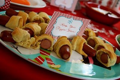 "Winter ONEderland" theme b-day party.    "keep your piggies warm!"  pigs in a blanket.  super easy and kids will love them! (me too!) Party Food Winter, First Birthday Winter, Winter Wonderland Birthday Party, Santa Party, Winter Onederland Birthday Party, Winter Onederland Party, Onederland Birthday Party, Winter Wonderland Birthday, Winter Birthday Parties