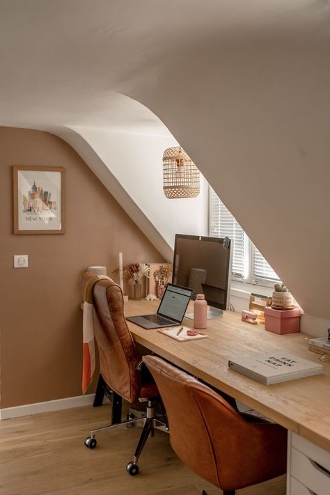 Attic Office, Outfit Office, Loft Office, Interior Design Per La Casa, Small Home Offices, Loft Room, Small Home Office, Design Del Prodotto, Decor Table