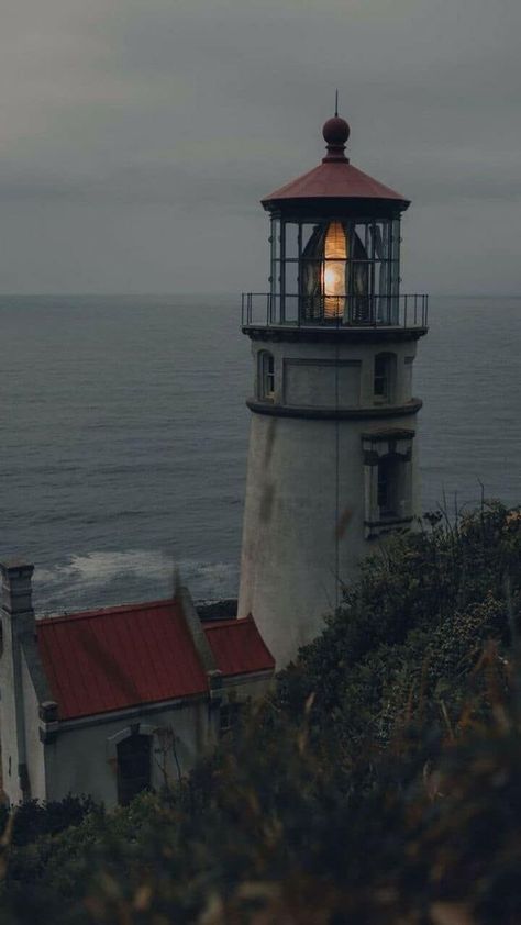 Nautical Aesthetic, Lighthouse Keeper, Photographie Inspo, Plakat Design, Seaside Towns, Light House, A Hill, Foto Inspiration, Nature Aesthetic