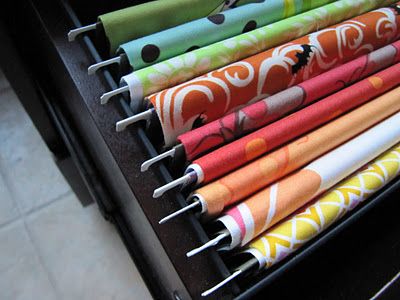 Karen from Sew Many Ways has a great way to store fabric in a hanging file cabinet Storing Fabric, Hanging File Folders, Dream Craft Room, Ideas Para Organizar, Epic Battle, Organize Fabric, Sewing Fabrics, Storing Paint, Sewing Organization