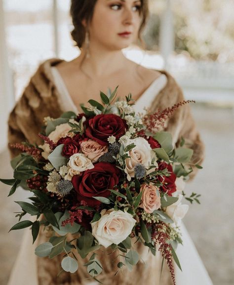 Autumnal Elegance: Burgundy Flowers for Stunning Fall Weddings Blush And Burgundy Bouquet, Red Bouquets, Christmas Wedding Flowers, Burgundy Wedding Cake, Burgundy Bouquet, February Wedding, Winter Wedding Bouquet, Winter Wedding Flowers, Fall Wedding Bouquets