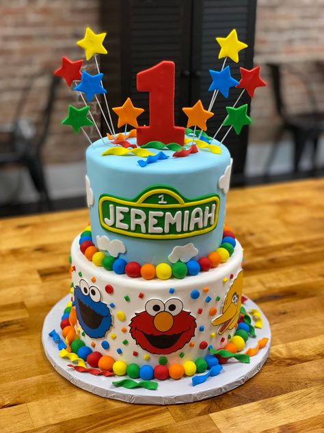 Sesame Street Cake And Cupcakes, Sesame Street Birthday Party Ideas Cake, Sesame St Cake, Sesame Street Second Birthday Boy, Elmo Birthday Cake 1st, Elmo And Friends Birthday Party, Elmo One Year Old Party, Elmo Birthday Cake Boy, Elmo First Birthday Cake