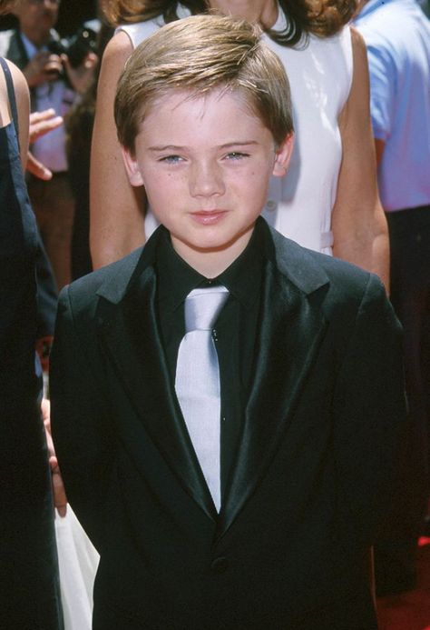 Star Wars: Episode I — The Phantom Menace’ Premiere (1999) - A 10-year-old Jake Lloyd played the role of a young Anakin Skywalker in The Phantom Menace - Star Wars: The Force Awakens Red Carpet Premieres In Hollywood & Worldwide -  Star Wars - @starwars - #StarWars - @EpisodeVII -  Force Friday - #TheForceAwakens - FuTurXTV & Funk Gumbo Radio: http://www.live365.com/stations/sirhobson and "Like" us at: https://www.facebook.com/FUNKGUMBORADIO Star Wars Premiere, Young Anakin Skywalker, Jake Lloyd, Phantom Menace, Ike And Tina Turner, Bloc Party, The Phantom Menace, Jackson 5, Child Actors