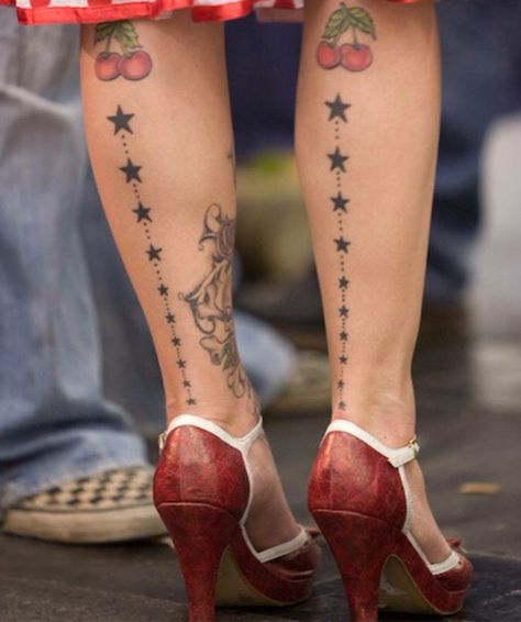 Love these seam stars!! Snowglobe Tattoo, Armpit Tattoo, Rockabilly Tattoos, Cinnabon Recipe, Rockabilly Mode, Tiny Finger Tattoos, Rockabilly Tattoo, Cherry Tattoos, Herz Tattoo