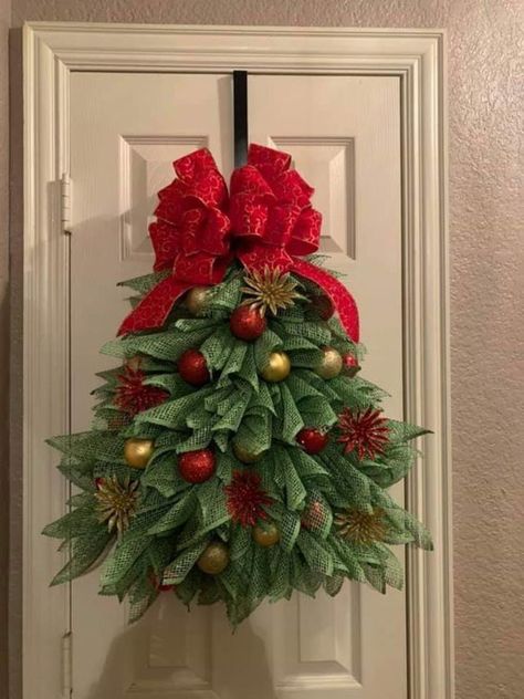 Christmas Tree Wreath Diy, Mesh Christmas Tree, Deco Mesh Wreaths Diy, Wreath Sunflower, Holiday Wreaths Diy, Mesh Wreath Diy, Deco Mesh Christmas Wreaths, Christmas Mesh Wreaths, Christmas Themes Decorations