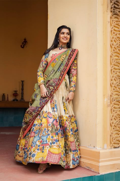 lehenga set  |womens kalamkari lehenga choli |crop top lehenga set |designer kalamkari lehenga dupatta | cream green wedding lehenga choli | mehendi hand painted kalamkari lehenga usa Women's lehenga set /kalamkari embroidered bluelehenga skirt/voggish      lehengas are one of the beautiful and versatile traditional attires of india !! we carry such pieces in budget with great quality that can be styled in multiple ways with different outfits !!       Here is Beautiful lehenga set in cream color Modern Lehenga Designs, Hand Painted Lehenga, Painted Lehenga, Kalamkari Lehenga, Cancan Lehenga, Usa Wedding, Kalamkari Dresses, Green Dupatta, Kalamkari Blouse