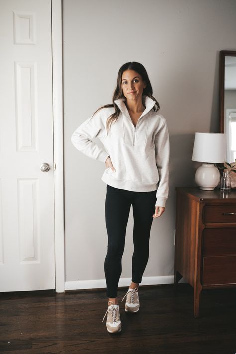 Six More Fall Outfits From My Capsule Wardrobe - Stitch & Salt Leggings Sneakers Outfit, Athletic Outfits Fall, Half Zip Sweatshirt Outfit, Fall Athletic Outfits, Sports Mom Outfit, Fall Wellness, Comfy Mom Outfits, Casual Athleisure Outfits, Volleyball Leggings