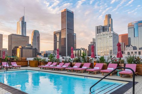 Rooftop pool. Freehand Hotel, Hotel Manager, Pool Hotel, Los Angeles Downtown, Unusual Hotels, Hotel Los Angeles, Floating Platform, Los Angeles Hotels, Cheap Vacation