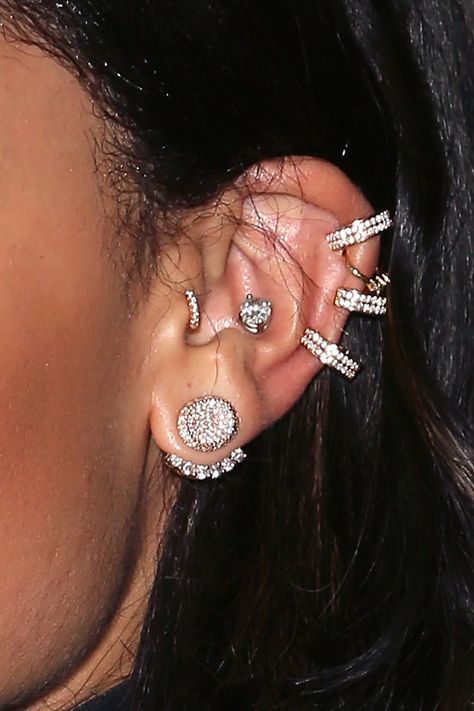 Dainty Piercings, Rihanna Earrings, Rihanna Jewelry, Constellation Piercings, Lirika Matoshi, Ear Peircings, Cool Ear Piercings, Cool Piercings, Cute Ear Piercings