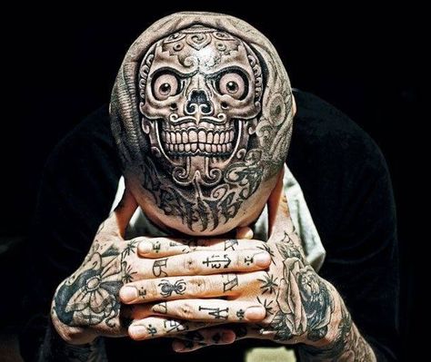 Scull Chicano Head tattoo Payasa Tattoo, Tattoo Crane, Ta Moko Tattoo, Scalp Tattoo, Chicanas Tattoo, Kunst Tattoos, Facial Tattoos, Weird Tattoos, Head Tattoos