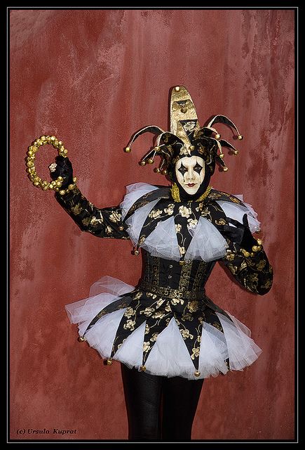 Venetian Costume, Jester Clown, Venice Carnival Costumes, Jester Costume, Costume Carnaval, Venice Mask, Venetian Carnival Masks, Court Jester, Jester Hat