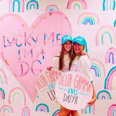 Sorority Recruitment Banners, Sorority Paintings, Little Gifts Sorority, Delta Zeta Sorority, Recruitment Ideas, Sorority Banner, Sorority Ideas, Tri Sigma, College Sorority