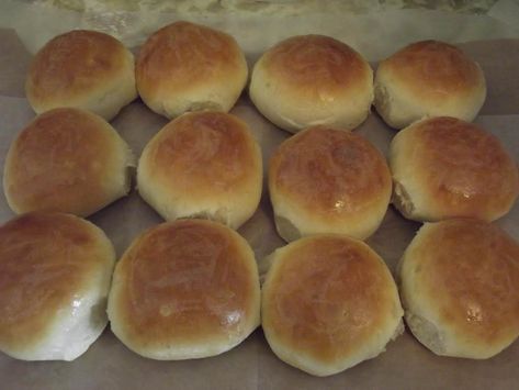 This is our family favorite bun recipe. It can be used to make hamburger buns or dinner rolls. Try using different flavor instant potatoes to flavor the buns. I usually use th Bread Machine Potato Bread Recipe, Potato Buns Recipe, Potato Bun Recipe, Bread Machine Rolls, Potato Rolls Recipe, Potato Buns, Bread Substitute, Instant Potatoes, Bread Maker Recipes