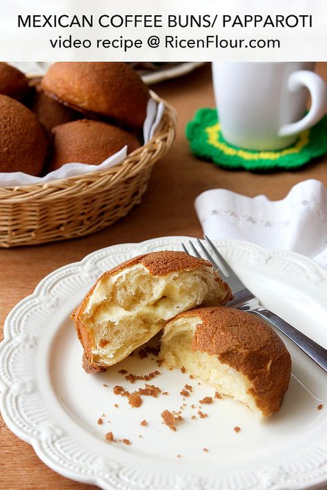 Papparoti - the best coffee bun ever! Soft and tender texture with crispy coffee topping, this bun is hard to resist. Roti Bun Recipe, Coffee Bread Recipe, Asian Bread Recipe, Coffee Bun, Coffee Buns, Country Desserts, Yeast Recipes, Coffee Bread, Mexican Coffee