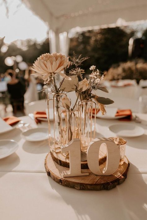 Diy Wedding Centerpieces Circle Table, Grad Banquet, Wooden Centerpieces, Wood Centerpieces, Circle Table, Simple Centerpieces, Circular Table, Wood Disc, Wedding Centerpieces Diy