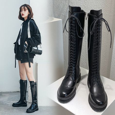 Summer boots trend is officially here as proved by Hadid sisters Asia Fashion, White Casual Sneakers, Korean Fashion Black, Women Motorcycle, Fnaf 4, Women's Motorcycle Boots, Hadid Sisters, Simple Clothing, Summer Boots