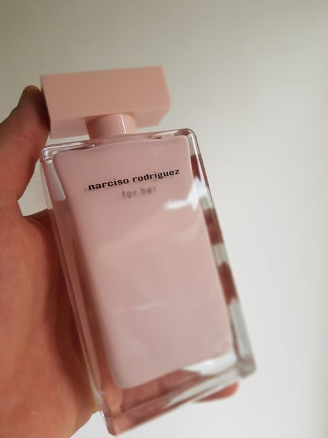 Narciso Perfume, Rodriguez Perfume, Narciso Rodriguez Perfume, Makeup Hacks Videos, Fragrances Perfume Woman, Pink Perfume, Perfume Collection Fragrance, Dior Perfume, Eye Makeup Designs