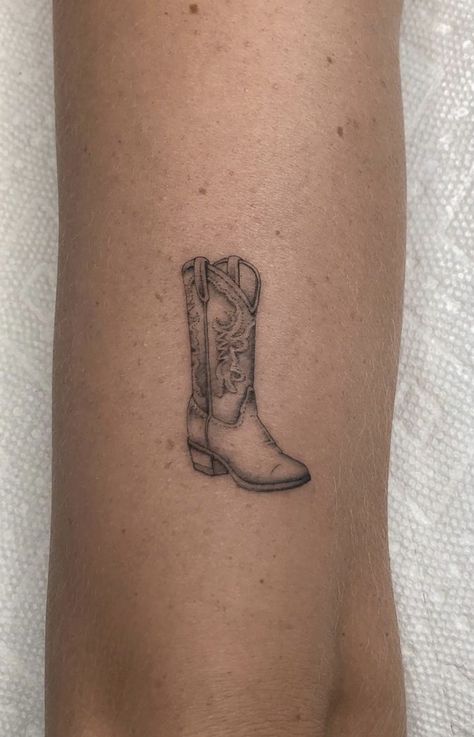 Dainty Cowgirl Boot Tattoo, Fineline Cowgirl Tattoo, Cowboy Boot With Flowers Tattoo Simple, Texas Boot Tattoo, Mini Texas Tattoo, Horse Tattoo Thigh, Simple Boot Tattoo, Classic American Tattoos Women, Cowboy Boot Stamp Tattoo