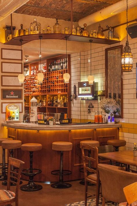 Wine Bar Decoration, Spanish Wine Bar Design, Spanish Tapas Bar Interior, Spanish Bar Interior Design, Vintage Bar Interior, Spanish Bar Design, Tapas Bar Design Interiors, Tapas Restaurant Interior, Spanish Restaurant Interior