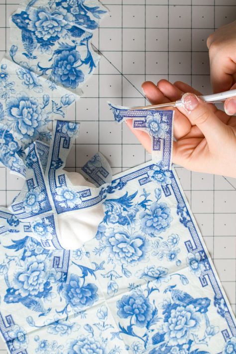 Mod Podge With Napkins, Chinoiserie Paper Napkins, How To Decoupage With Napkins, Napkin Decoupage Ideas, Mod Podge Napkins, Decoupage With Napkins, Napkin Crafts, Diy Chinoiserie, Shell Decoupage