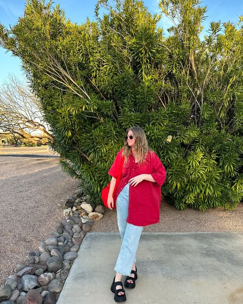 repeating this outfit today, apparently all I wear is red now 🤷🏼‍♀️ Summer outfit, vintage fashion, vintage styling, oversized style, summer street style inspo #streetstyle #summervibes #summerstyle #minimalstyledaily #minimalstreetstyle #vintageclothing #vintagestyle #vintagefashion #summeroutfitideas Red T Shirt Outfit, Red Shirt Outfit, Summer Outfit Vintage, Summer Outfits Vintage, Red Shirt Outfits, Therapist Outfit, Mum Style, Summer Street Style, Minimal Street Style