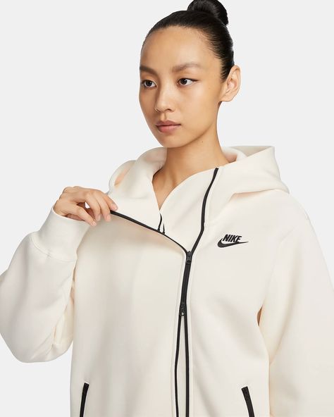 Nike Sportswear Tech Fleece Women's Oversized Full-Zip Hoodie Cape. Nike.com Nike Tech Fleece Jacket, Nike Tech Fleece Hoodie, Tech Fleece Hoodie, Nike Sportswear Tech Fleece, Jacket Cape, Nike Pullover, Nike Sweater, Nike Tech Fleece, Nike Tech