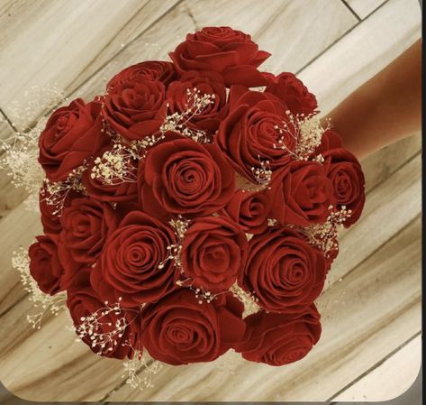 Red Bouquet For Quinceanera, Red And Gold Bouquet Wedding, Red And Gold Bouquet Quince, Red And Gold Bridal Bouquet, Red Quinceanera Flowers, Red Roses With White Flowers, Quinceanera Flower Bouquet Red, Quince Flower Bouquets Red, Red And Gold Wedding Bouquet