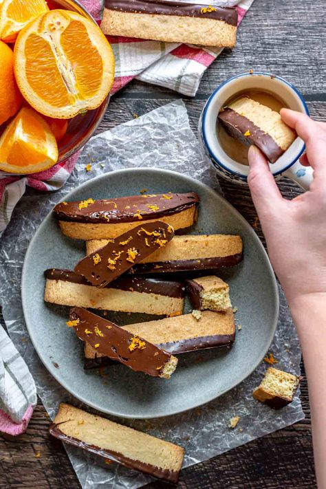 Dark Chocolate Orange Biscotti is the perfect easy crispy biscotti recipe made with real orange flavor and dipped in melted dark chocolate. Orange Biscotti Recipe, Chocolate Orange Biscotti, Classic Biscotti, Basic Dough Recipe, Orange Biscotti, Chocolate Covered Espresso Beans, Dark Chocolate Orange, Christmas Cookie Recipes, Orange Chocolate