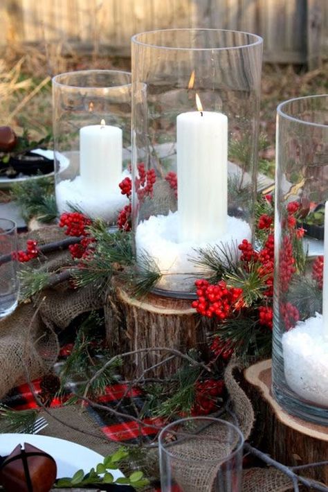 Would be pretty at a Christmas  Wedding for the tablescape. Winter Vases, Christmas Glass Jars, Natal Natural, Natal Country, Navidad Natural, Centerpieces Rustic, Jul Diy, Diy Jul, Marriage Material